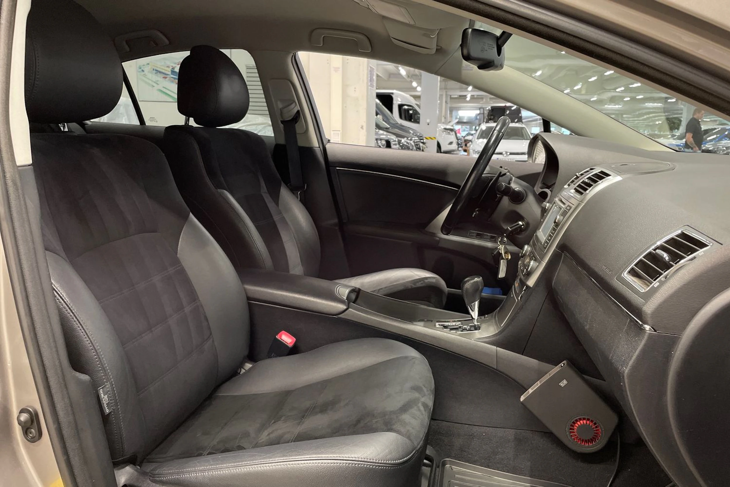 ruskea (beige) Toyota Avensis 2014 kuva 23.