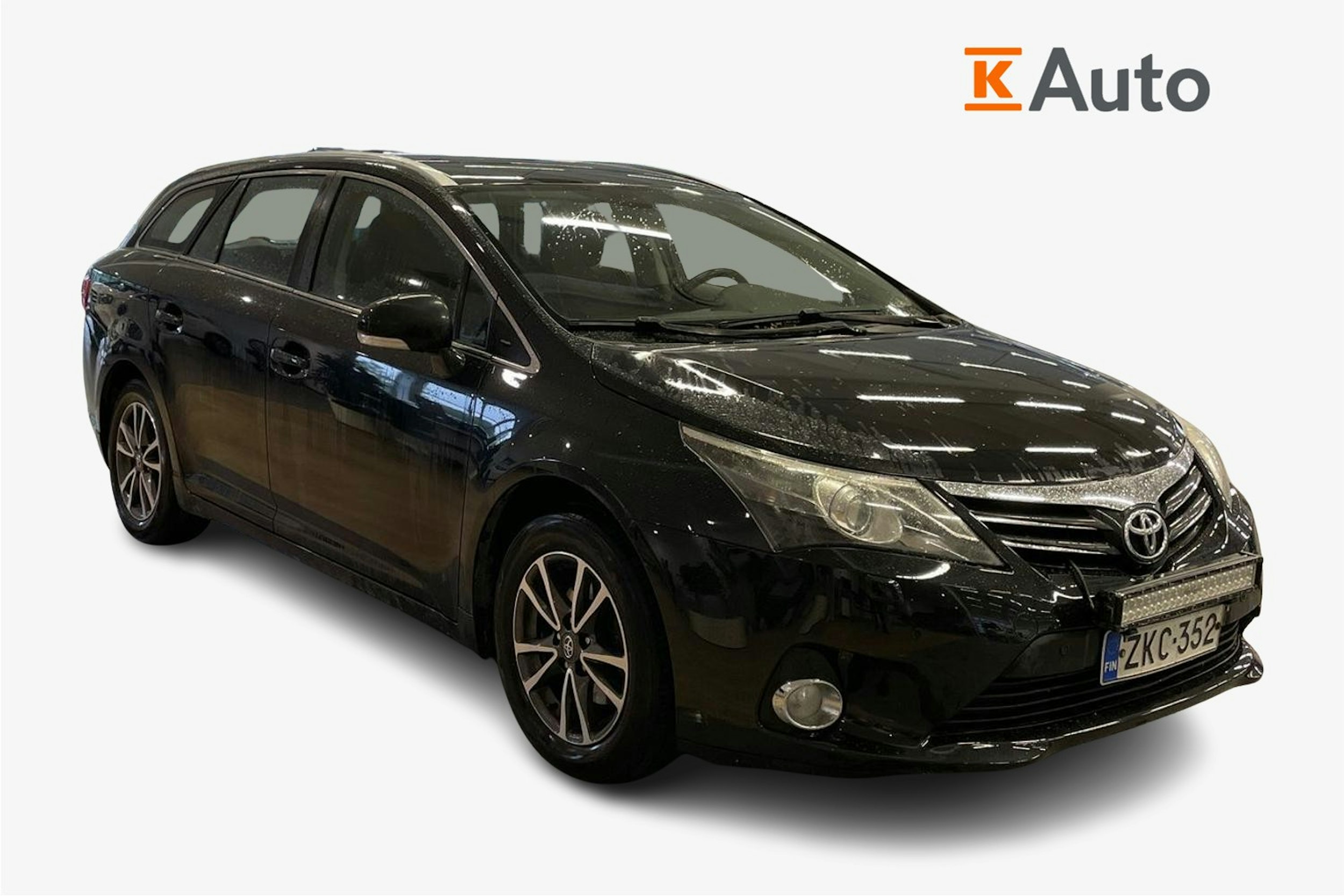 Musta Toyota AVENSIS 2014 kuva 1.