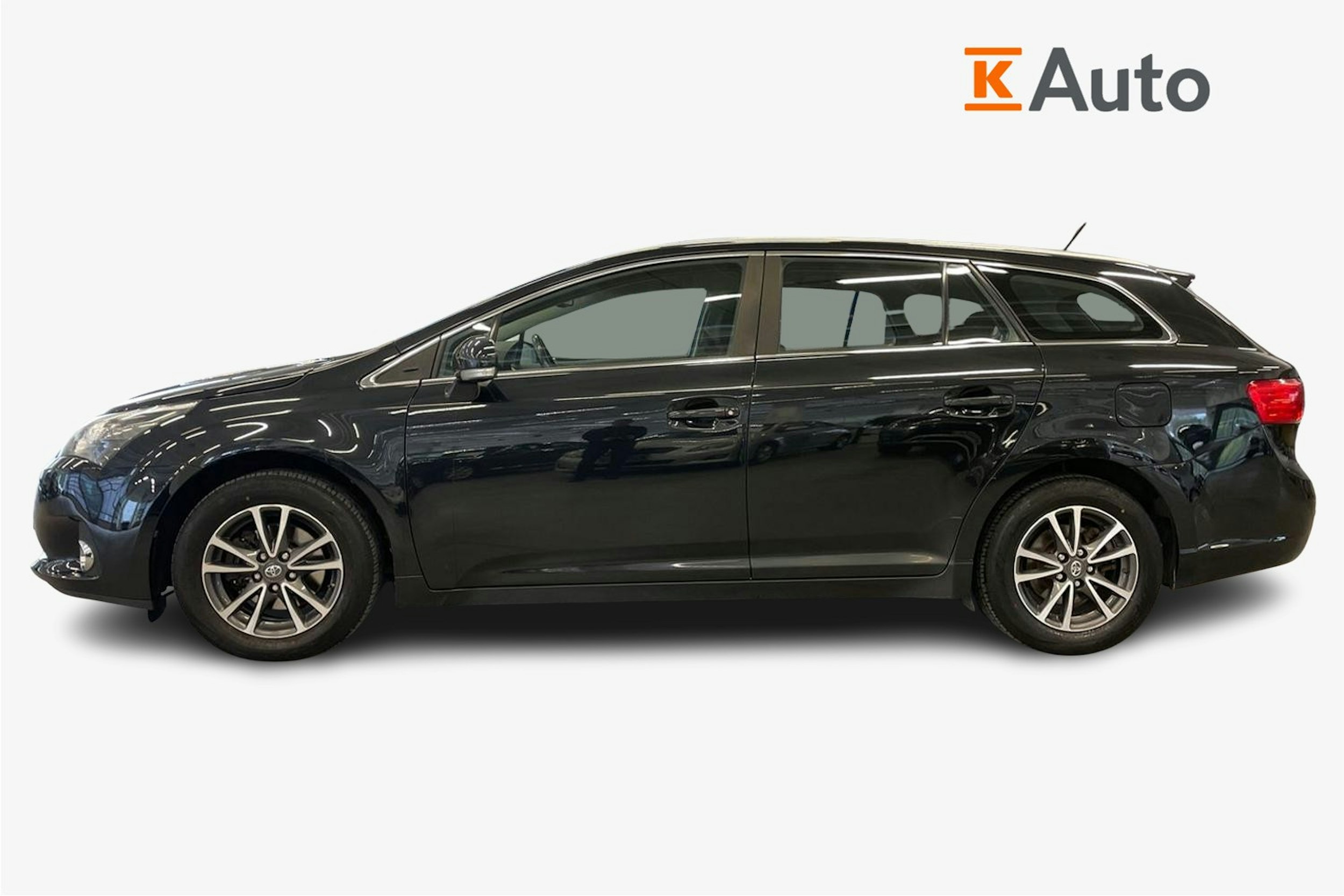 Musta Toyota AVENSIS 2014 kuva 6.