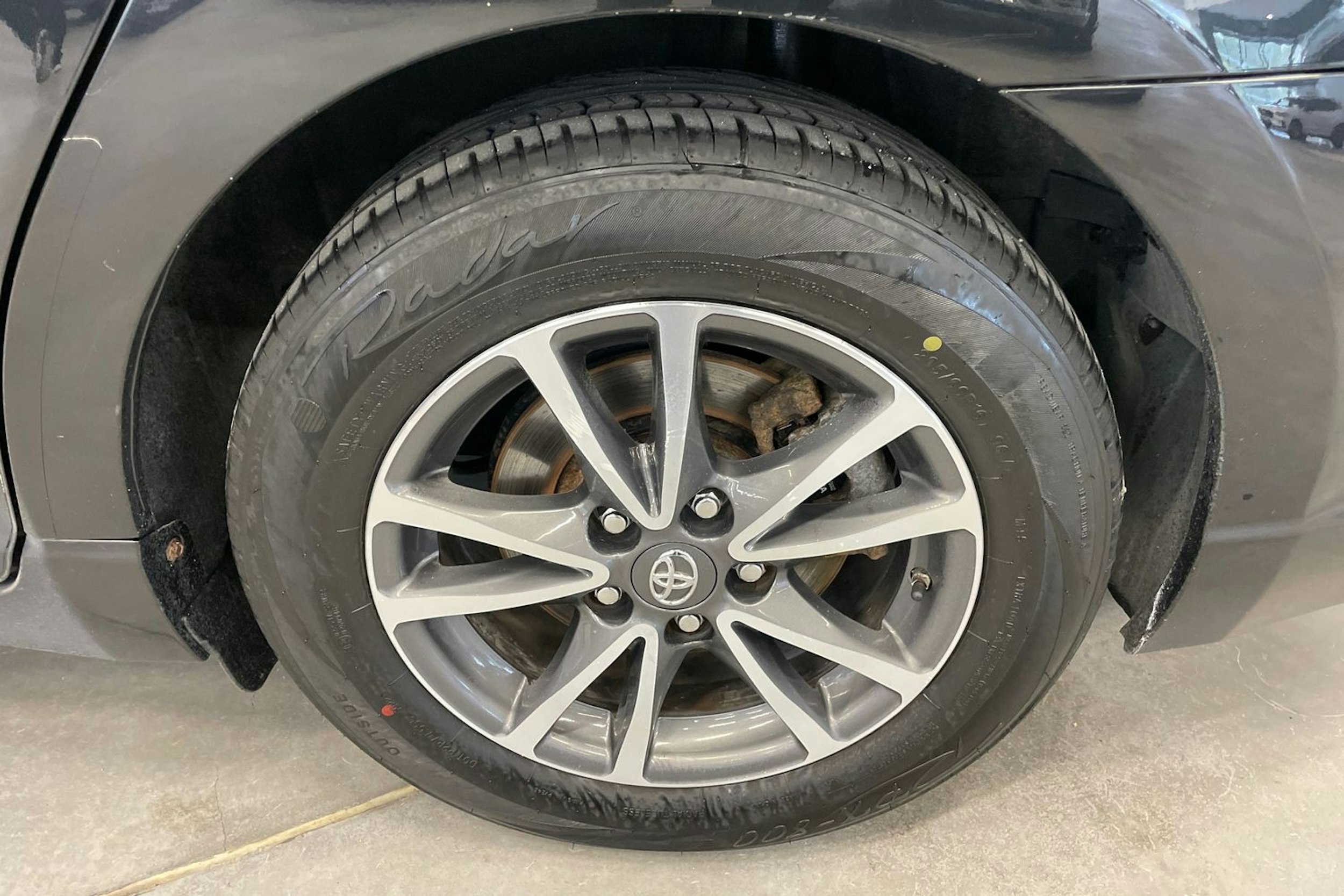 Musta Toyota AVENSIS 2014 kuva 13.