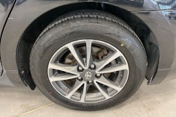 Musta Toyota AVENSIS 2014 kuva 13.