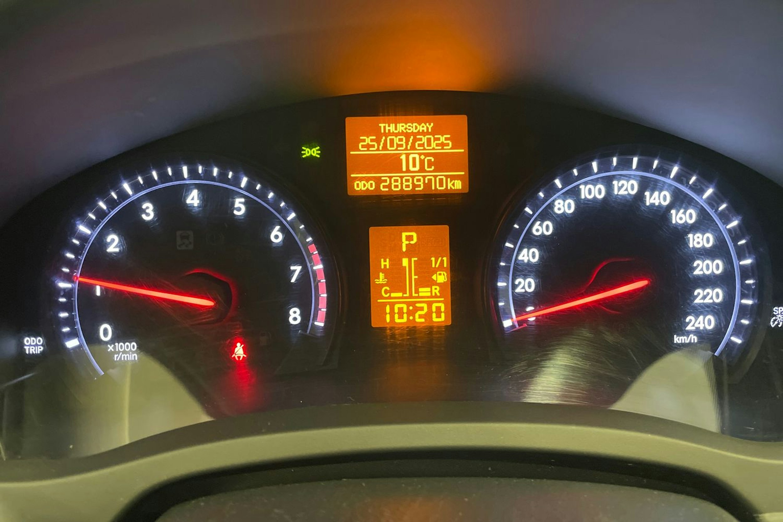 Musta Toyota AVENSIS 2014 kuva 21.