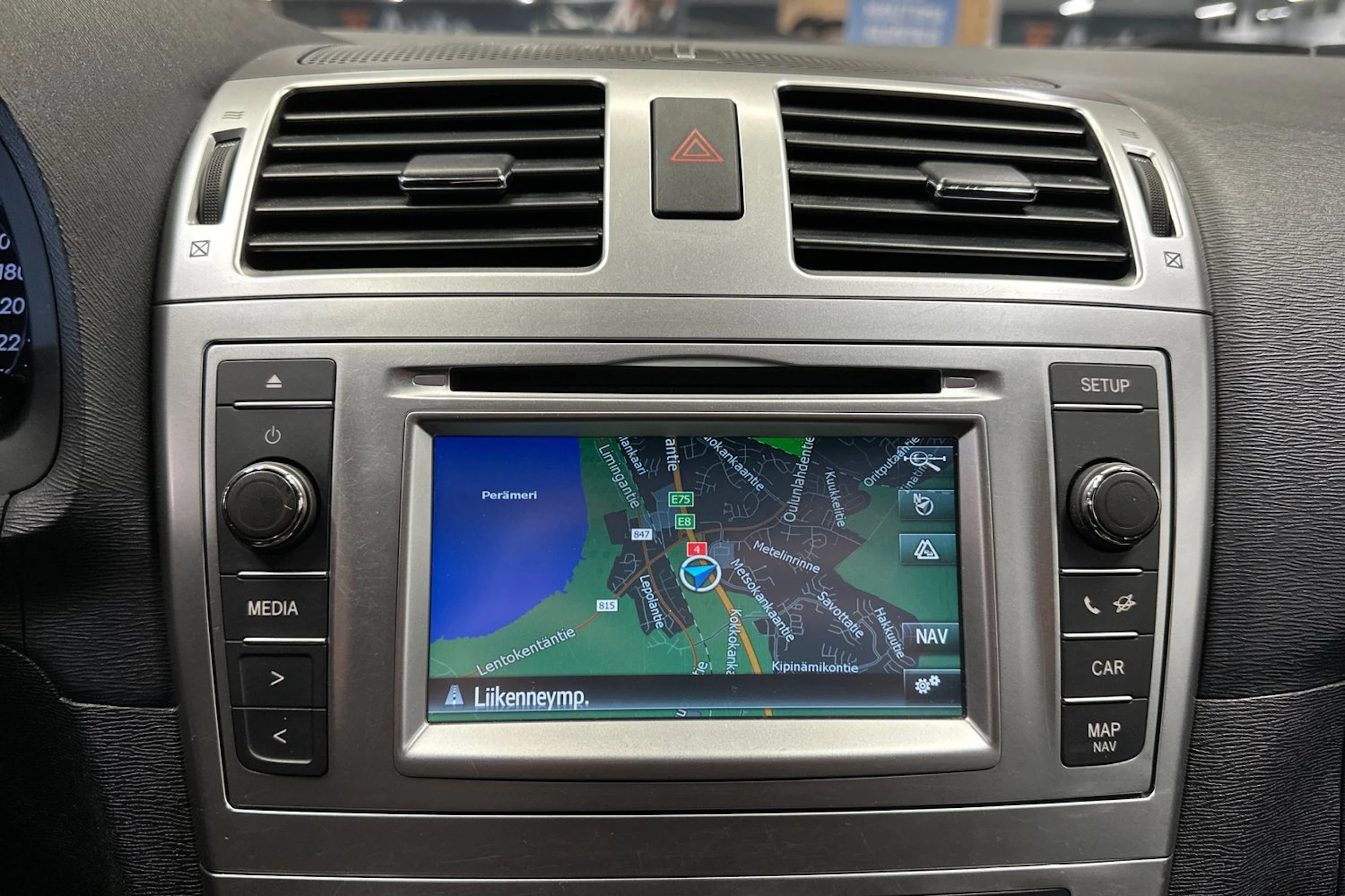 hopea Toyota Avensis 2015 kuva 14.