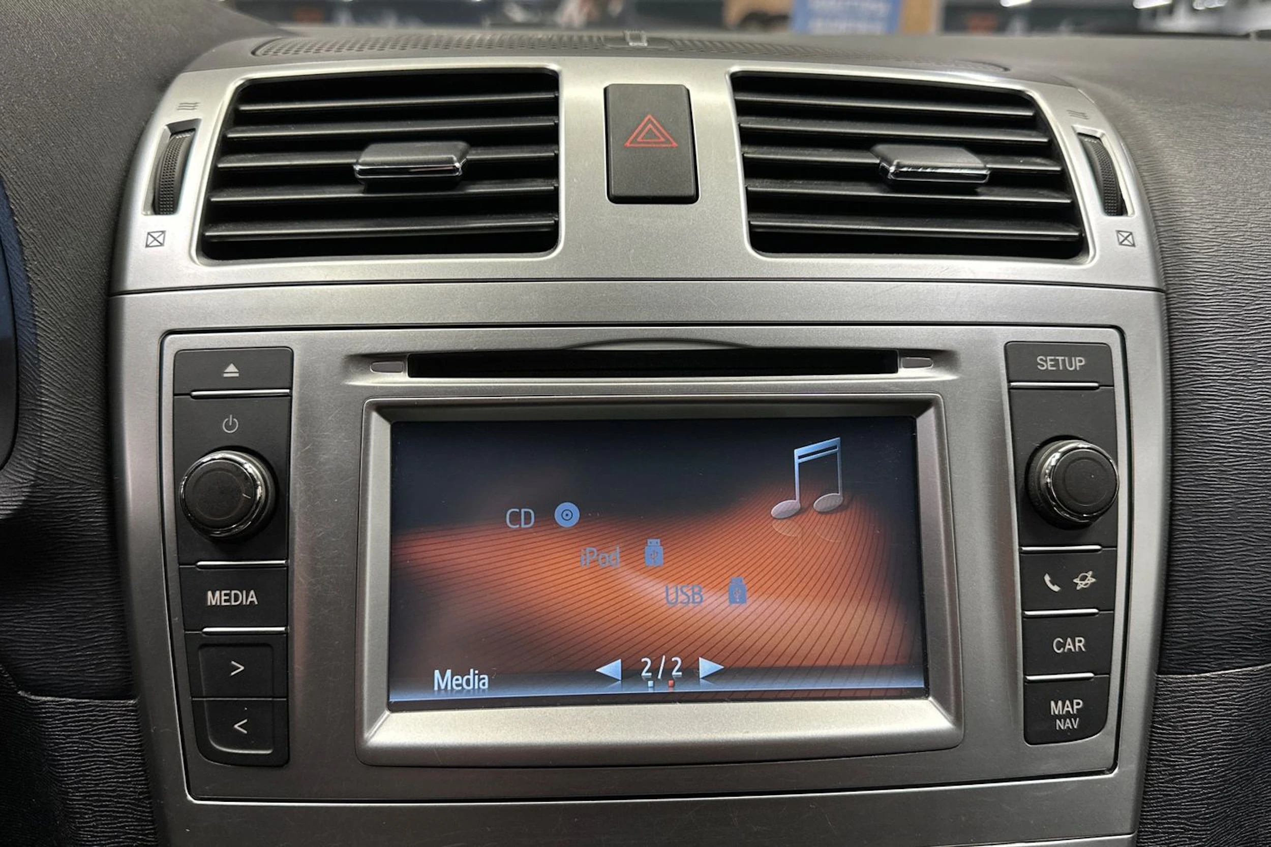 hopea Toyota Avensis 2015 kuva 16.