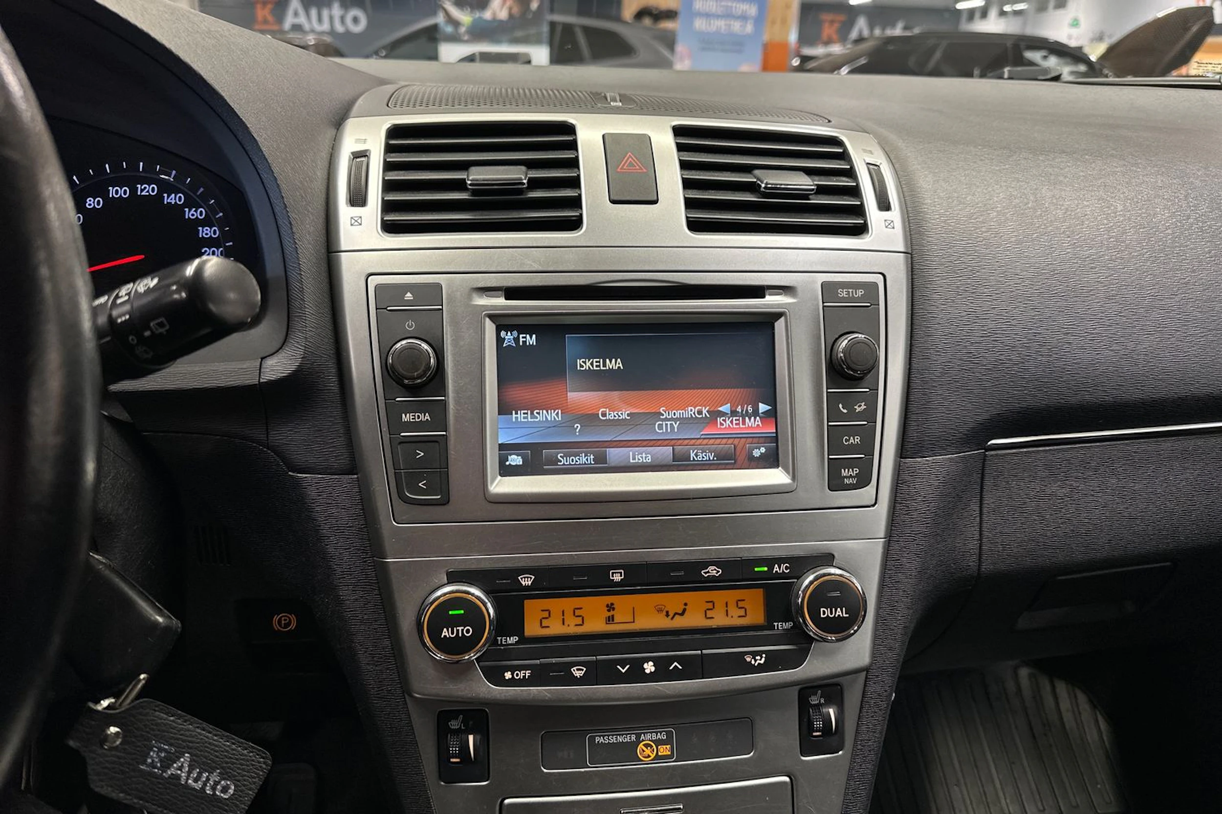 hopea Toyota Avensis 2015 kuva 17.