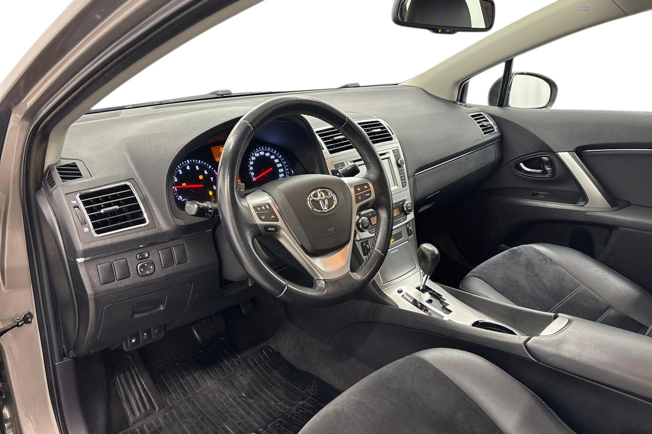 ruskea (beige) Toyota Avensis 2015 kuva 6.