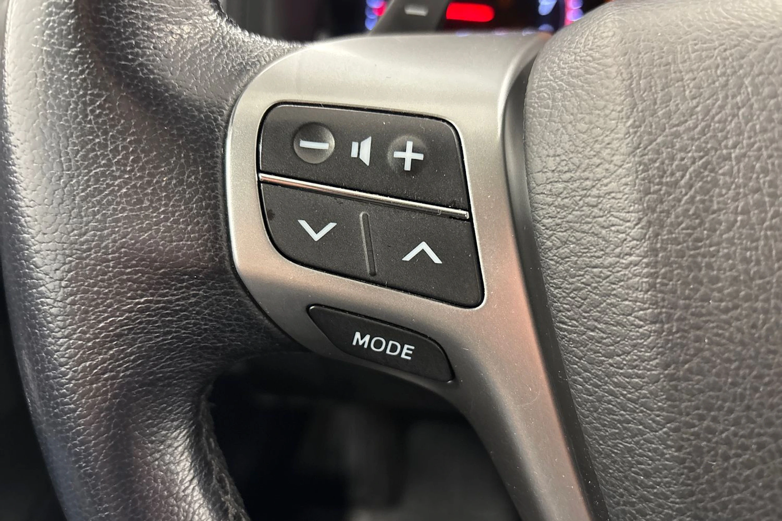 ruskea (beige) Toyota Avensis 2015 kuva 11.