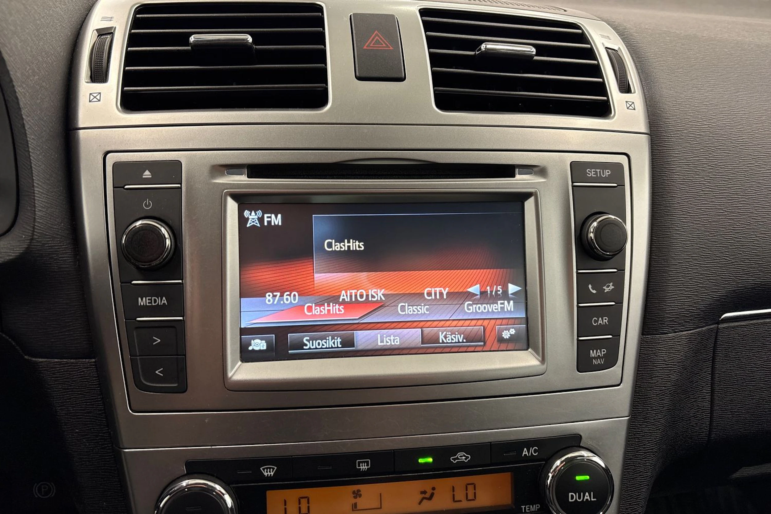 ruskea (beige) Toyota Avensis 2015 kuva 14.