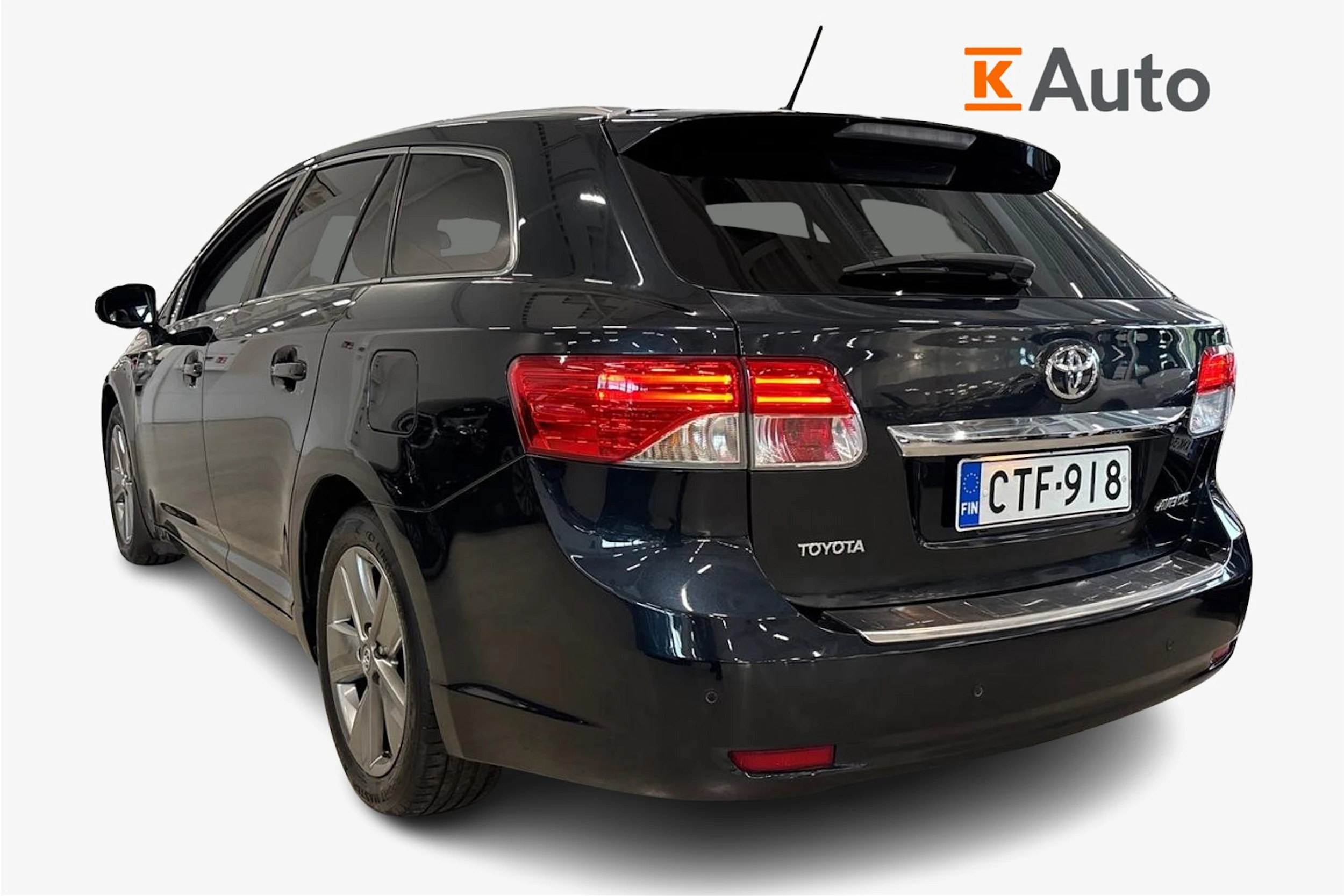 harmaa Toyota Avensis 2015 kuva 2.