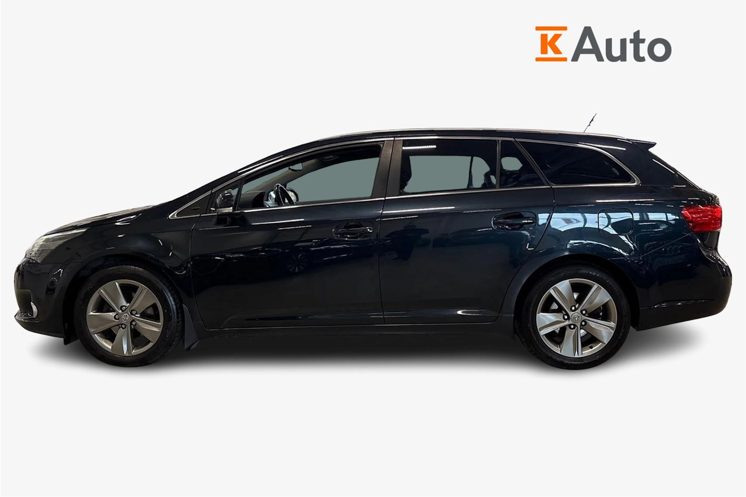 harmaa Toyota Avensis 2015 kuva 5.