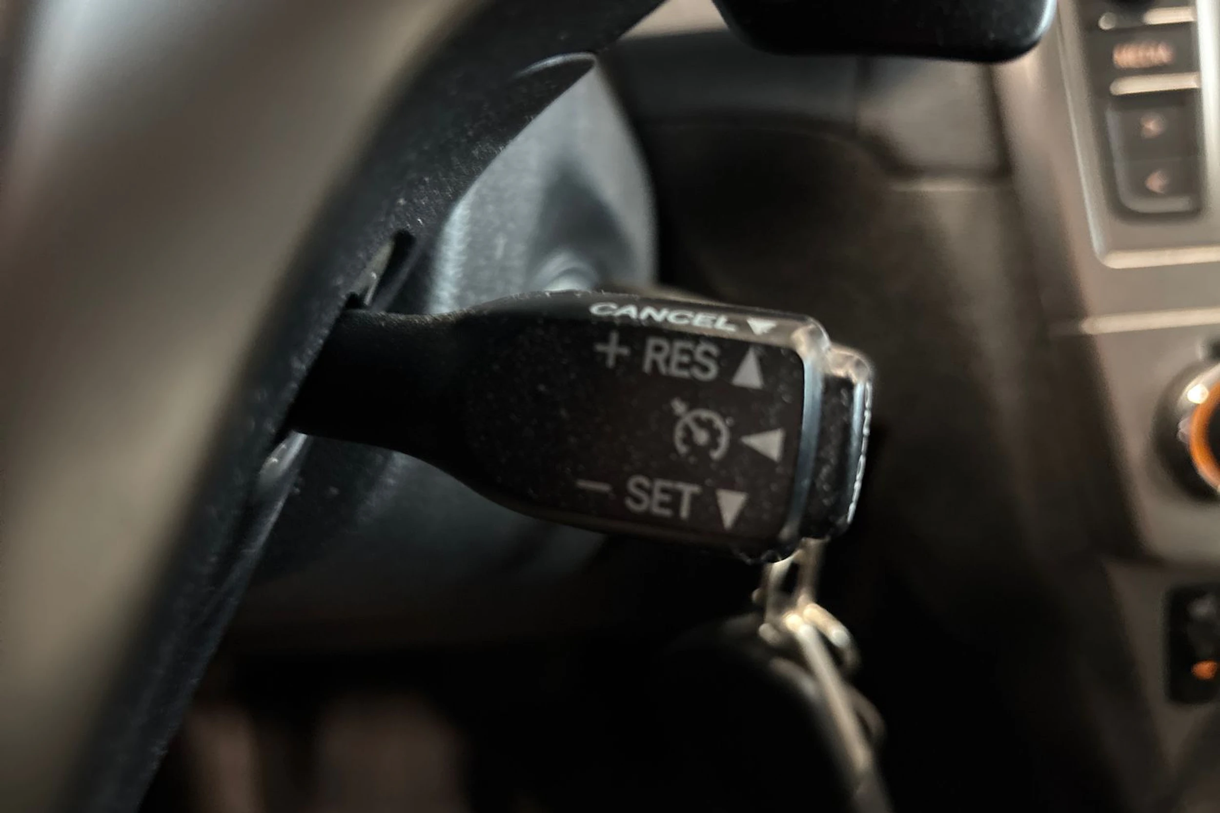 harmaa Toyota Avensis 2015 kuva 16.