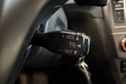 harmaa Toyota Avensis 2015 kuva 16.
