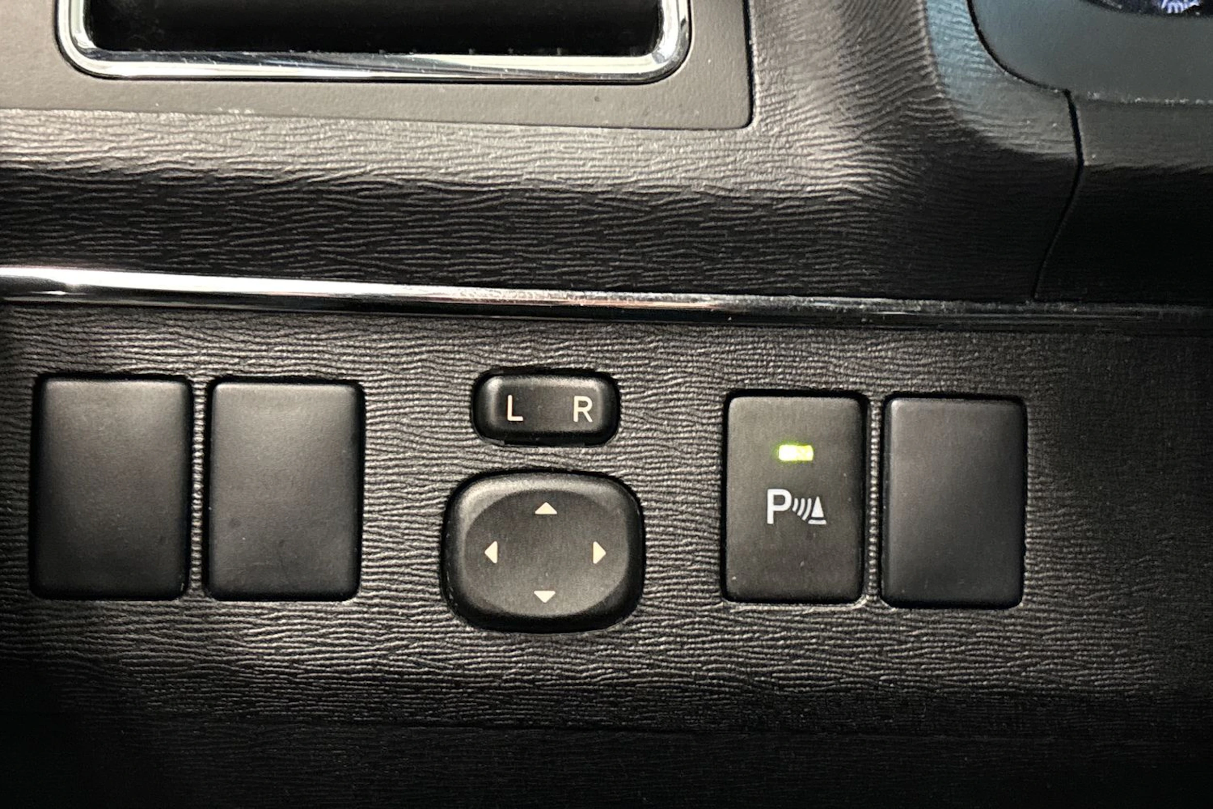 harmaa Toyota Avensis 2015 kuva 18.