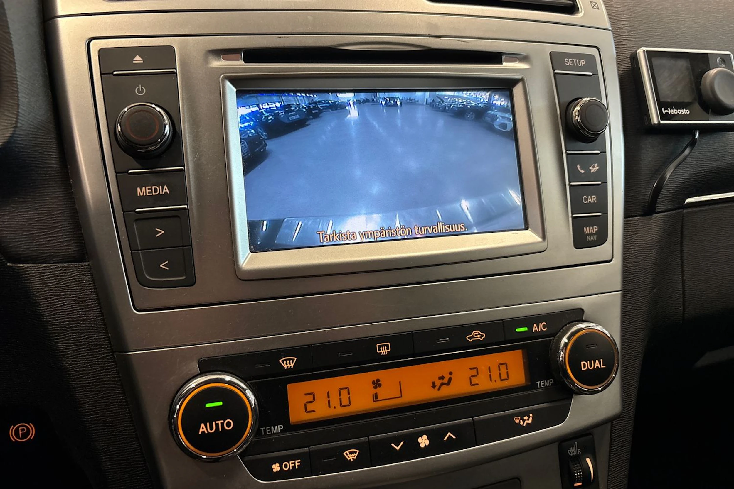 harmaa Toyota Avensis 2015 kuva 19.