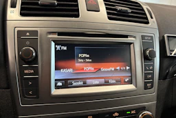 harmaa Toyota Avensis 2015 kuva 20.