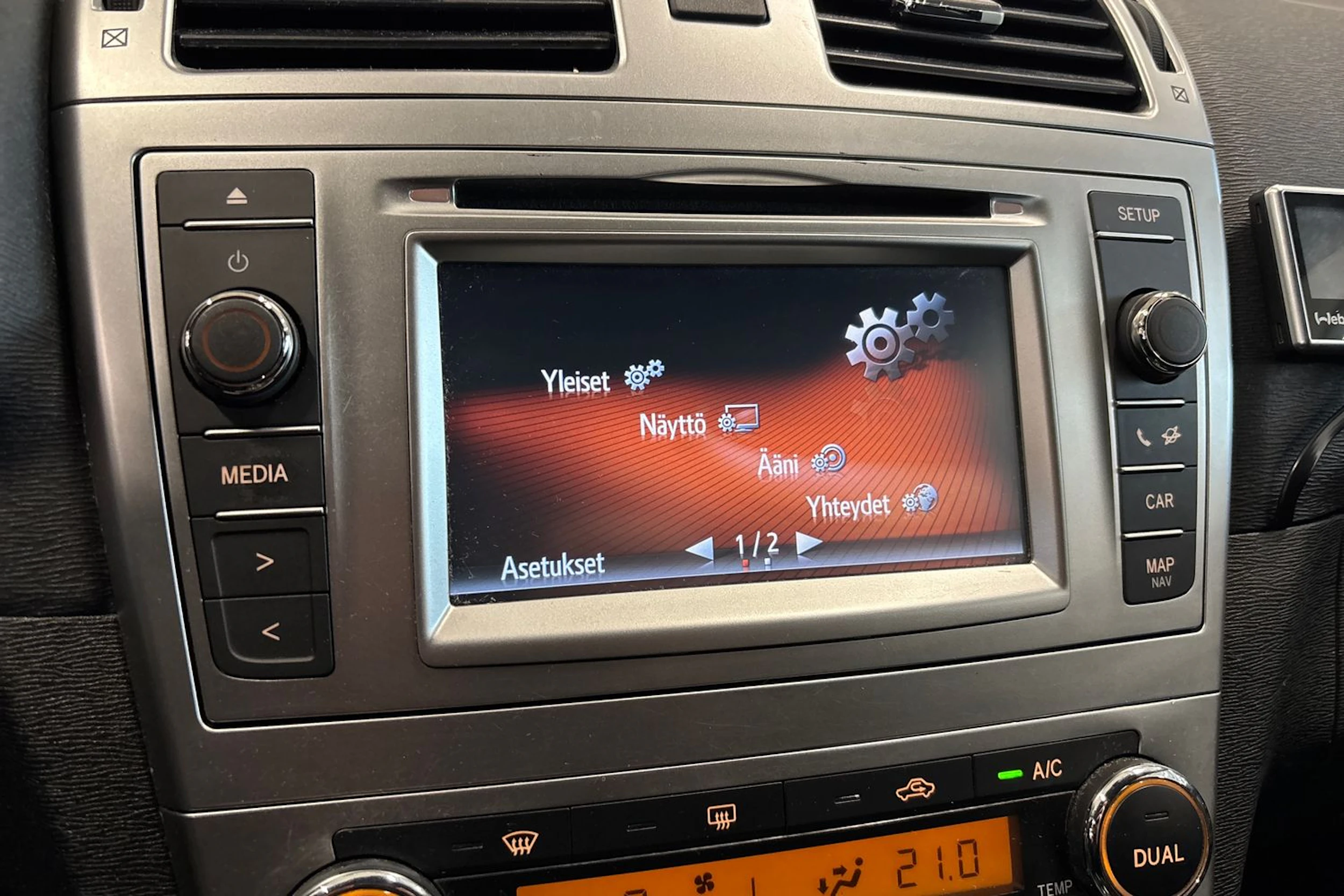 harmaa Toyota Avensis 2015 kuva 22.