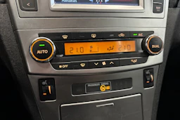 harmaa Toyota Avensis 2015 kuva 24.