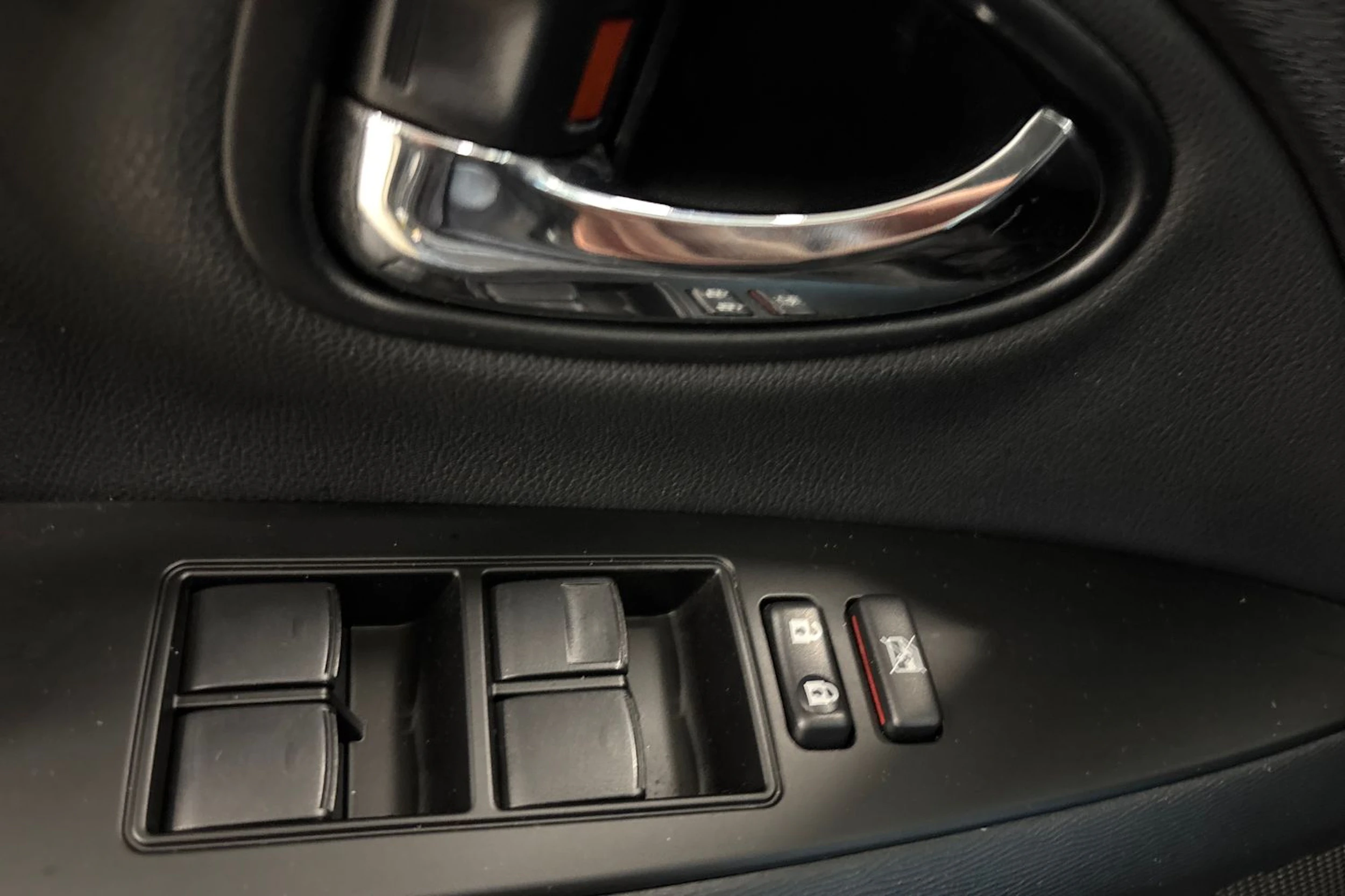 harmaa Toyota Avensis 2015 kuva 28.