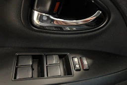 harmaa Toyota Avensis 2015 kuva 28.