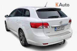 valkoinen Toyota Avensis 2015 kuva 2.