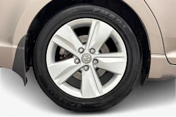ruskea (beige) Toyota Avensis 2015 kuva 9.