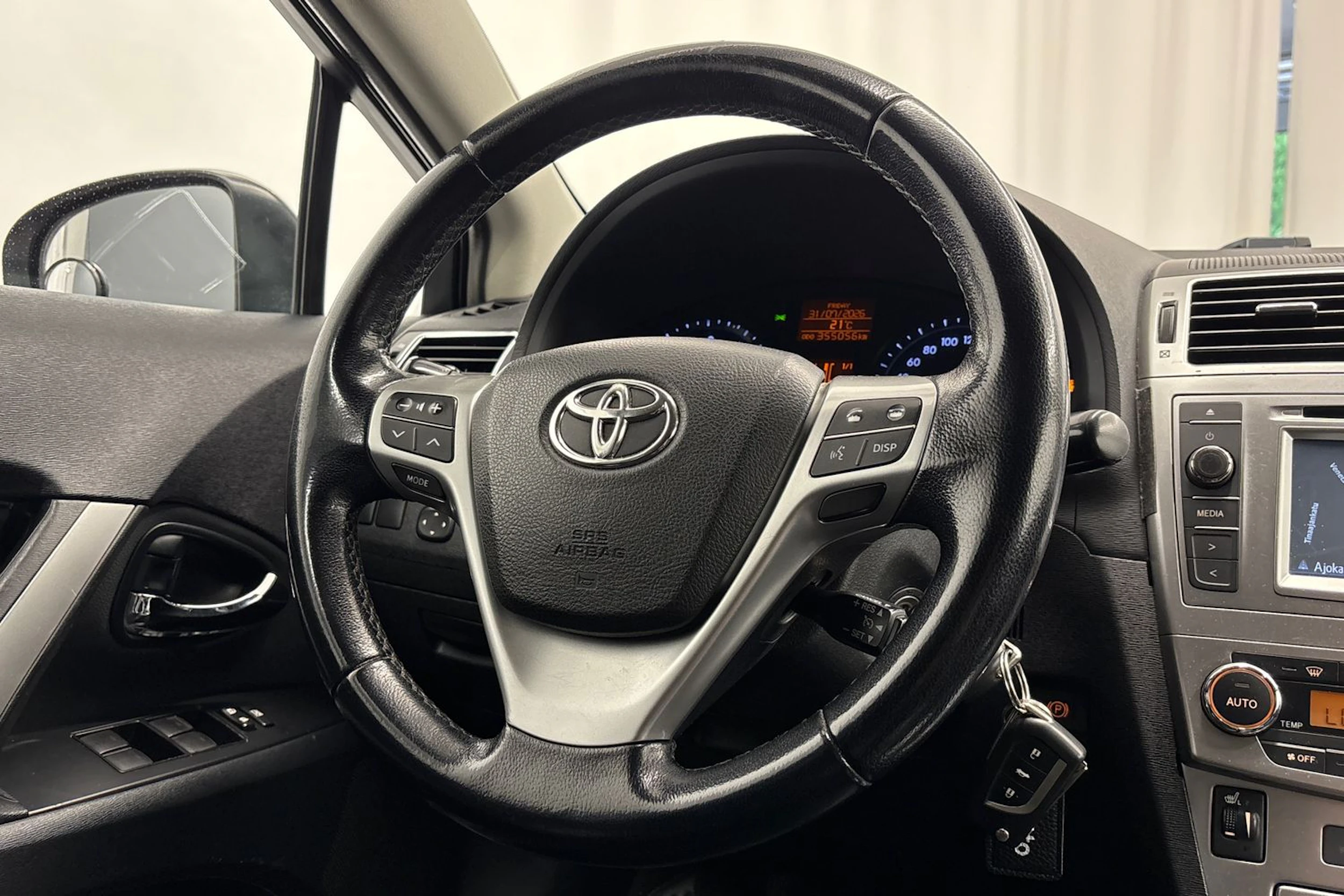 ruskea (beige) Toyota Avensis 2015 kuva 11.