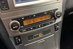 ruskea (beige) Toyota Avensis 2015 kuva 18.