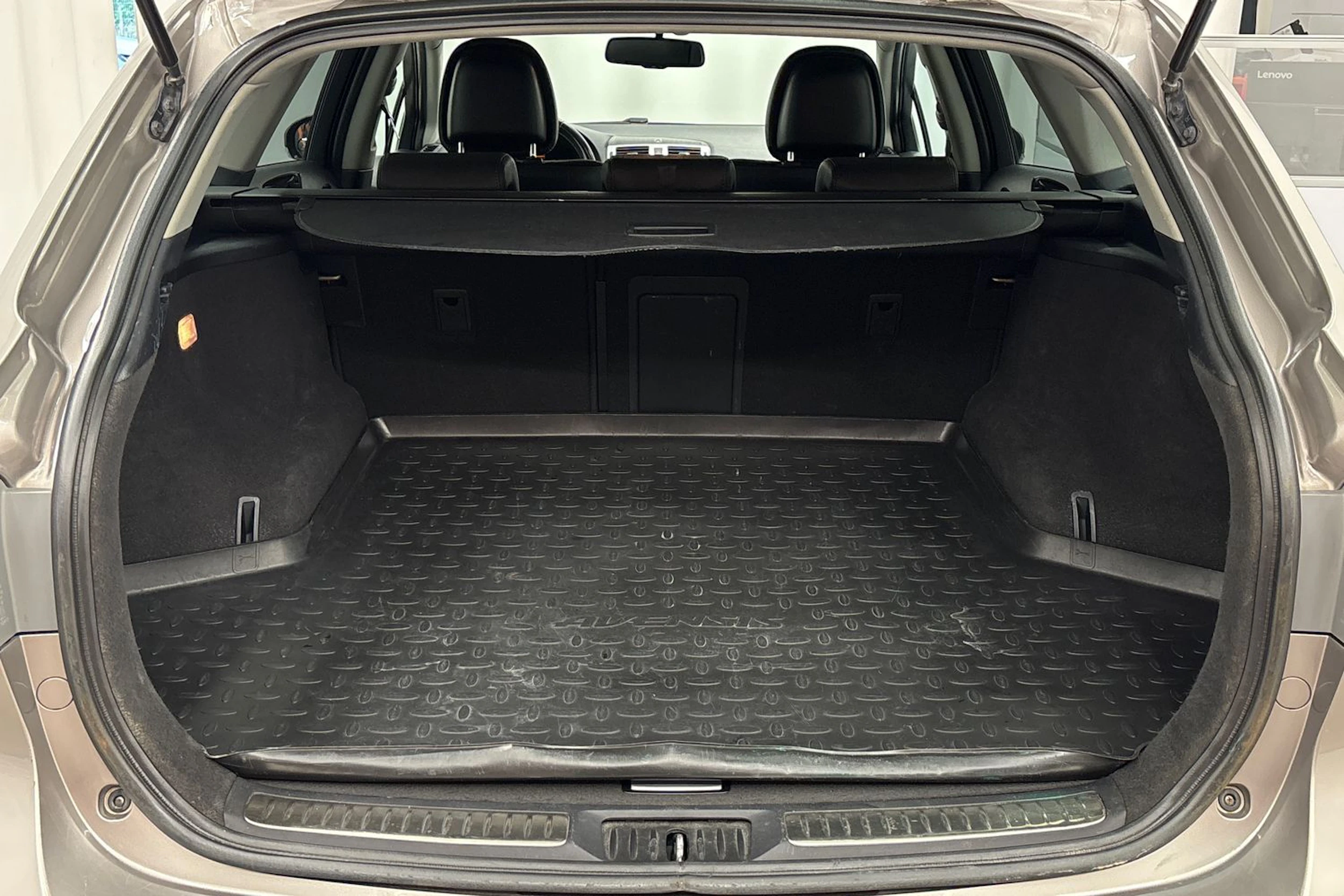 ruskea (beige) Toyota Avensis 2015 kuva 19.