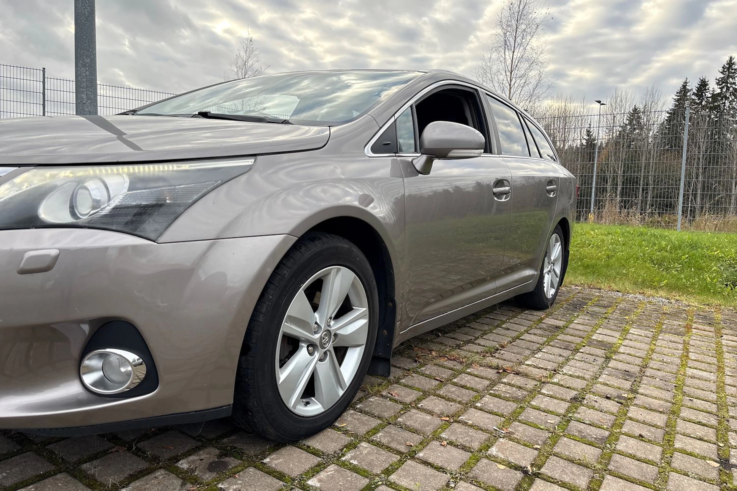 ruskea (beige) Toyota Avensis 2015 kuva 26.