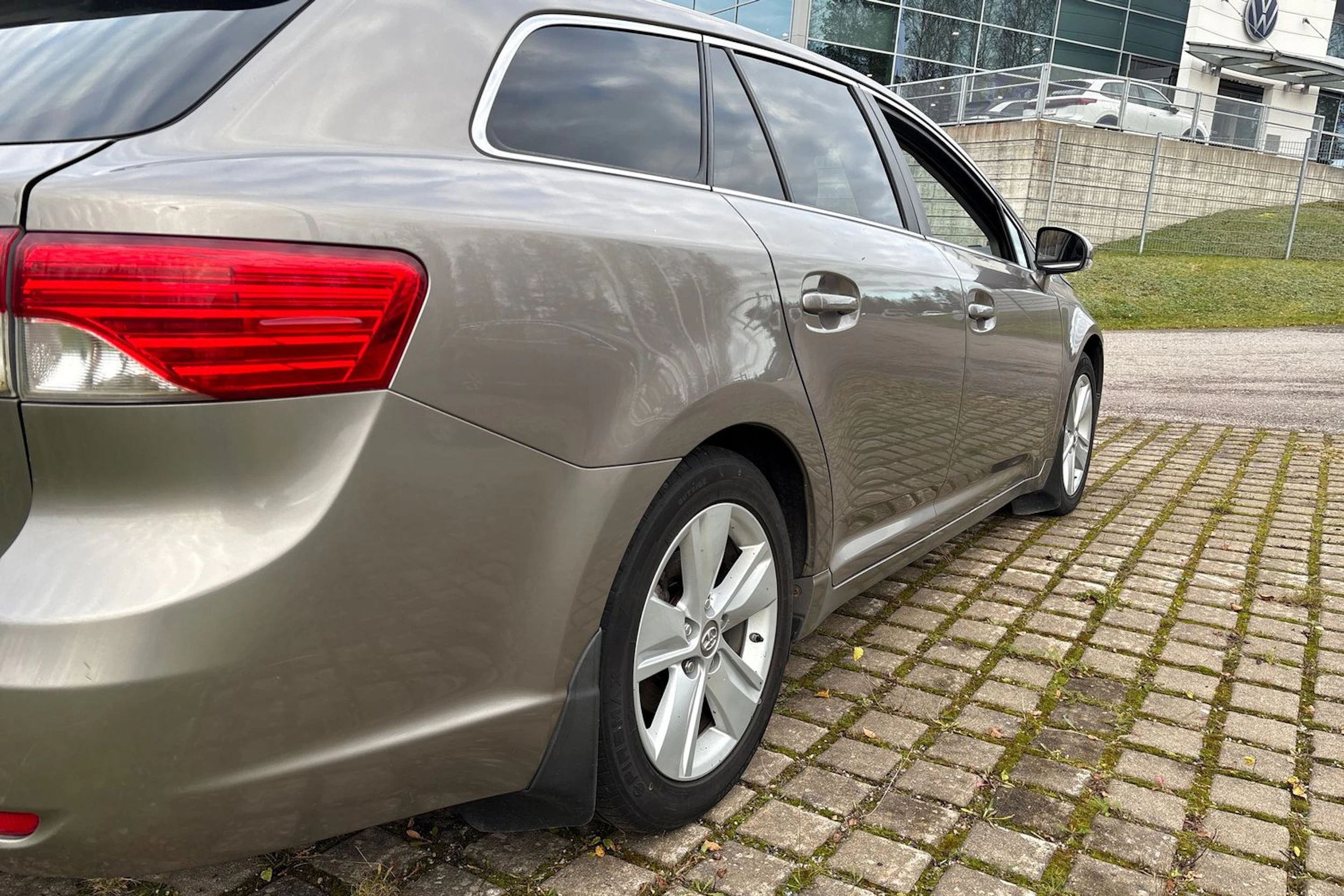 ruskea (beige) Toyota Avensis 2015 kuva 29.