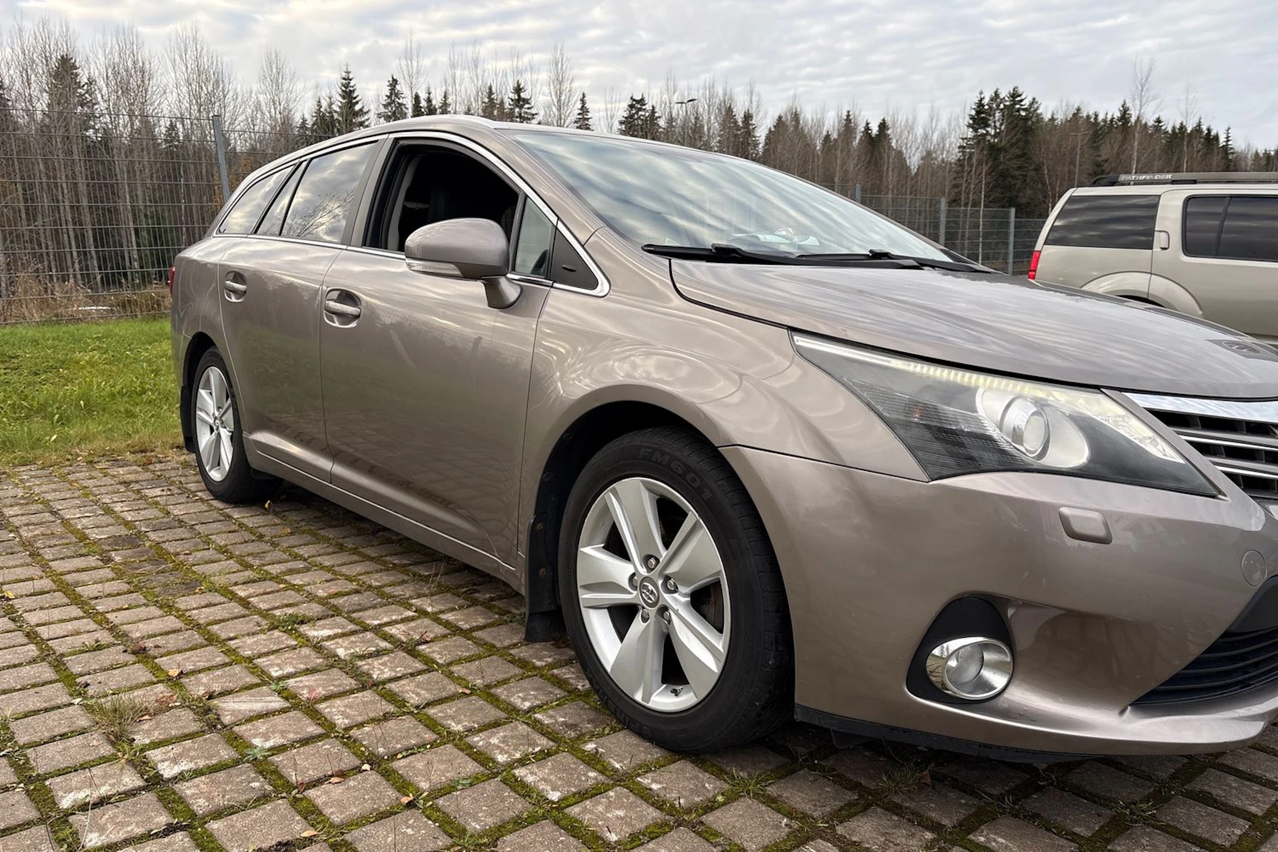 ruskea (beige) Toyota Avensis 2015 kuva 30.