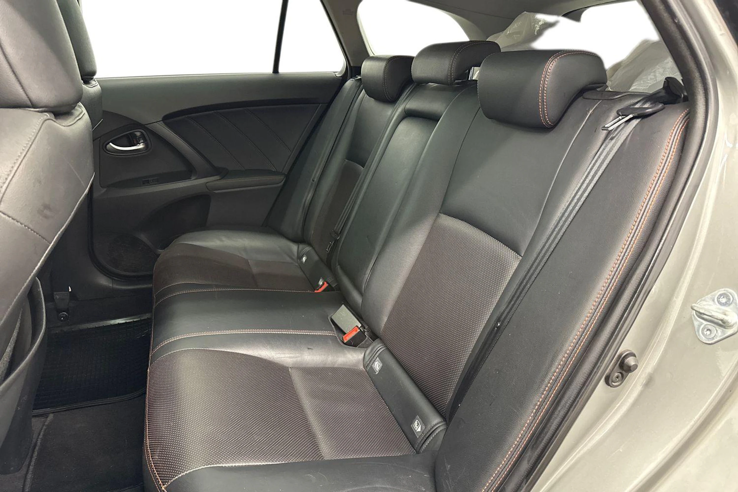 Harmaa Toyota AVENSIS 2015 kuva 8.