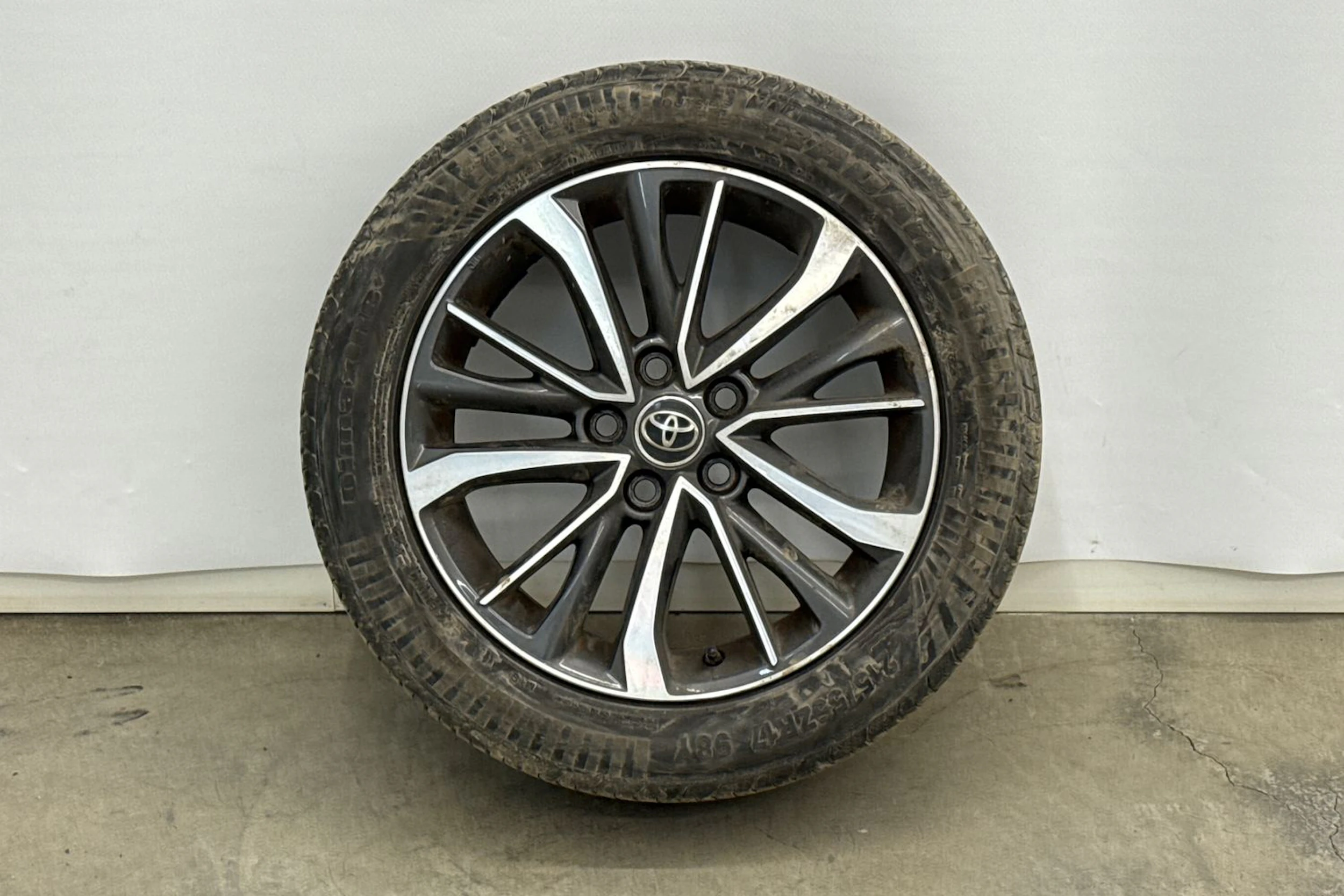 Harmaa Toyota AVENSIS 2015 kuva 10.