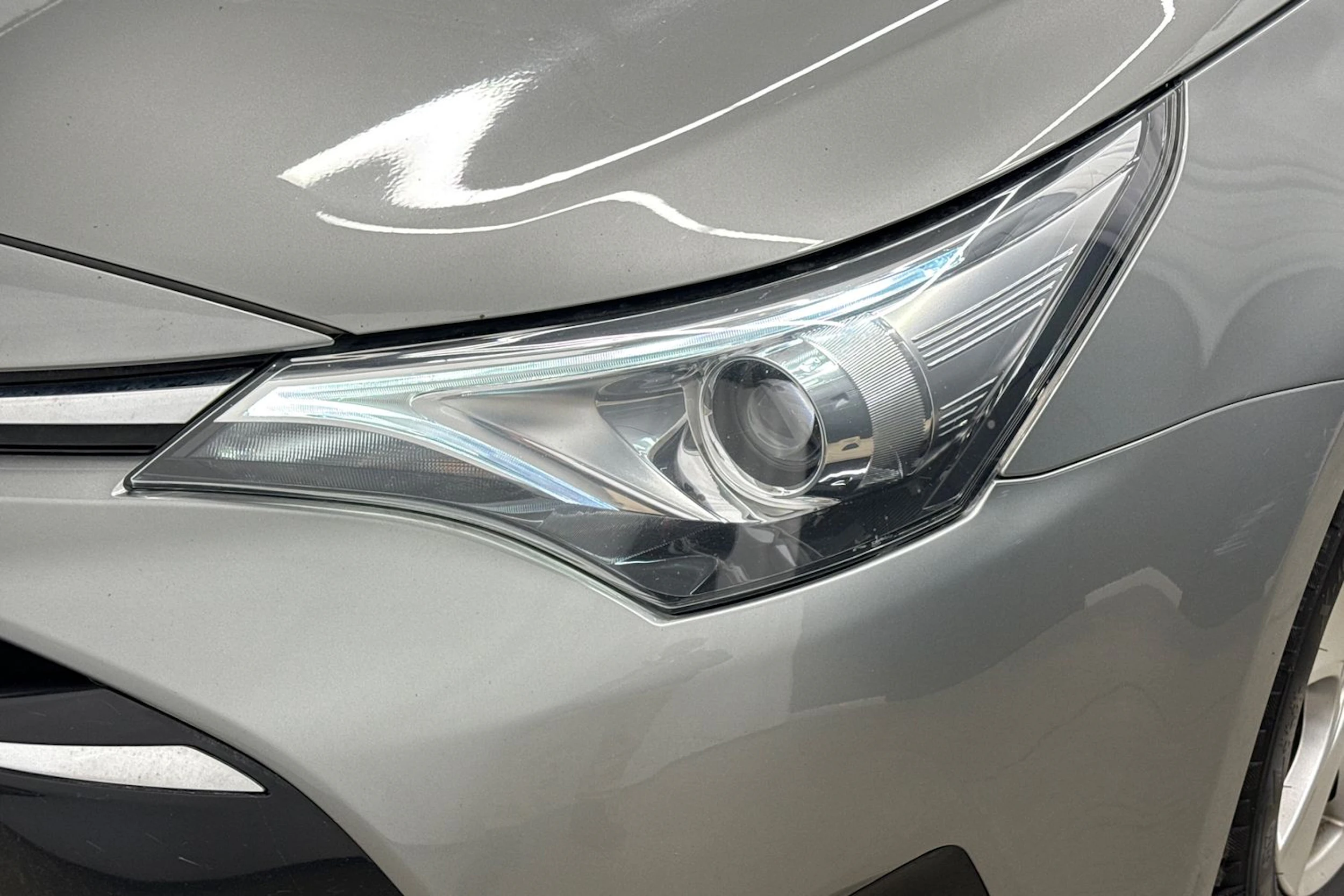 Harmaa Toyota AVENSIS 2015 kuva 15.