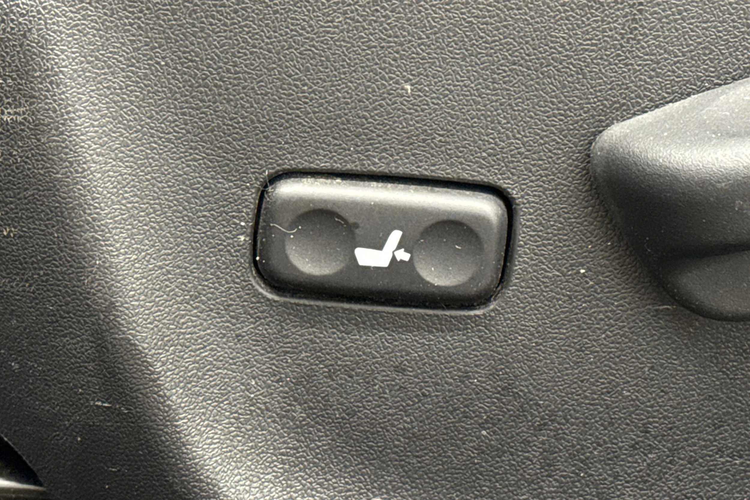 Harmaa Toyota AVENSIS 2015 kuva 17.