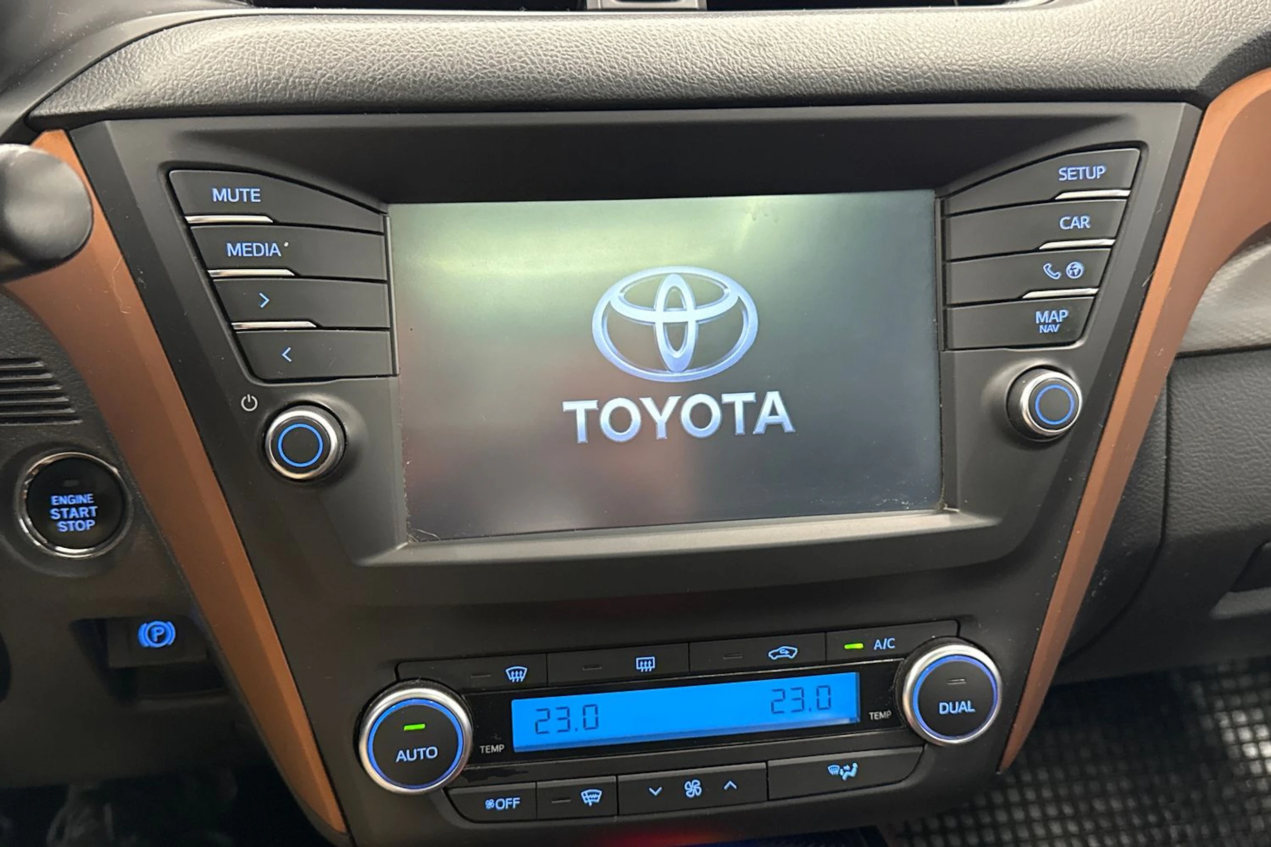 Harmaa Toyota AVENSIS 2015 kuva 23.