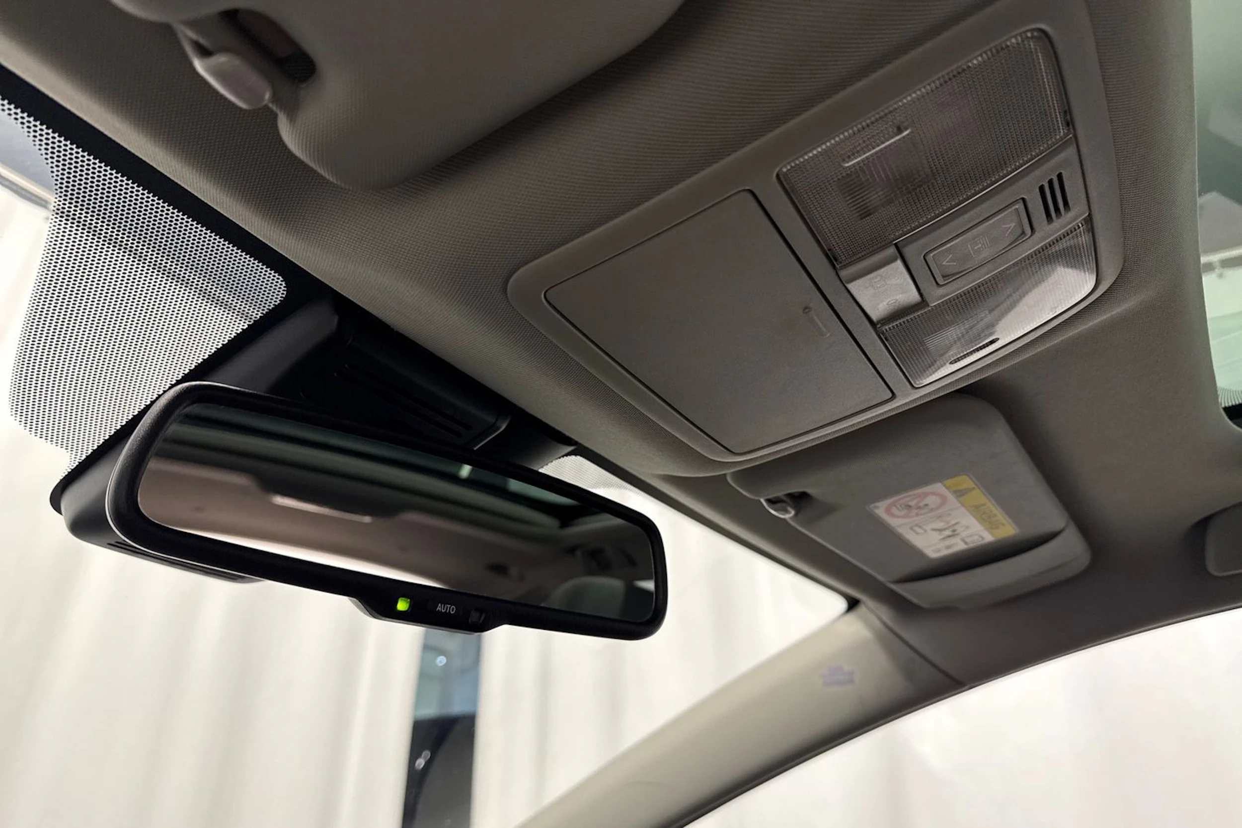 Harmaa Toyota AVENSIS 2015 kuva 25.