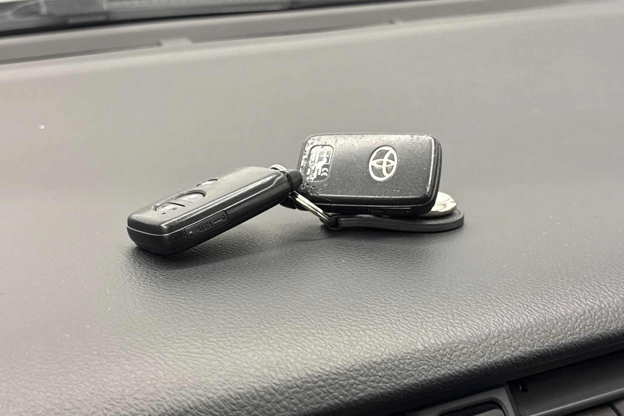 Harmaa Toyota AVENSIS 2015 kuva 26.