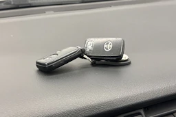 Harmaa Toyota AVENSIS 2015 kuva 26.