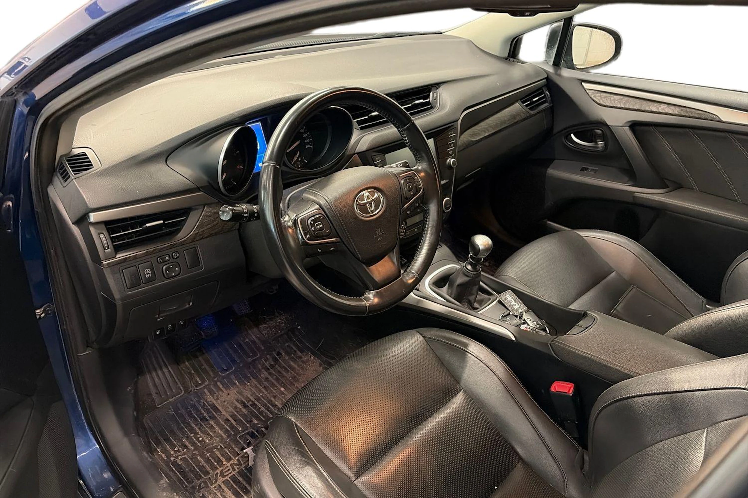sininen Toyota Avensis 2015 kuva 3.