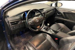 sininen Toyota Avensis 2015 kuva 3.