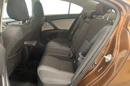 harmaa Toyota Avensis 2016 kuva 10.