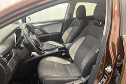 harmaa Toyota Avensis 2016 kuva 15.