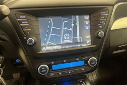 harmaa Toyota Avensis 2016 kuva 18.