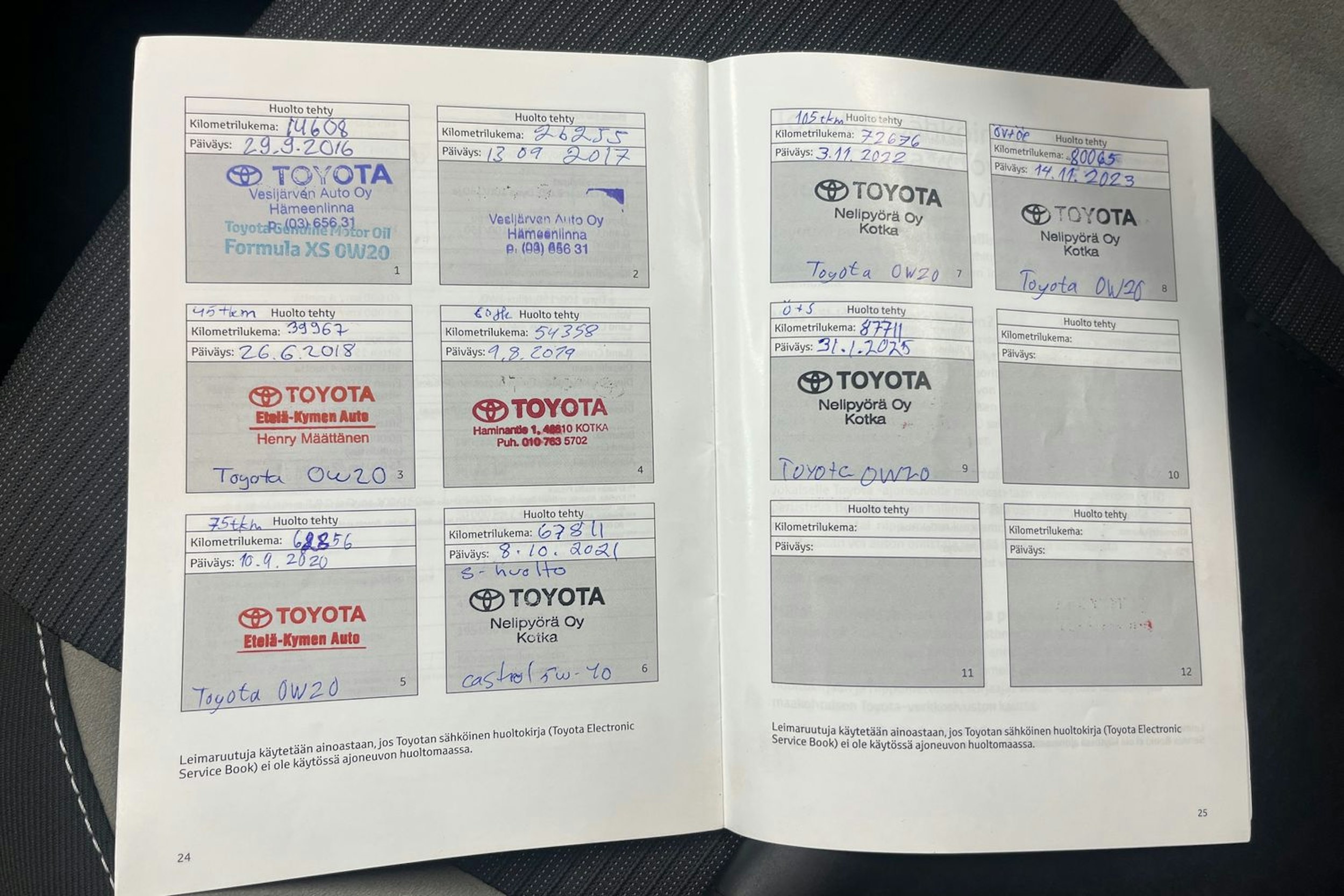 harmaa Toyota Avensis 2016 kuva 21.