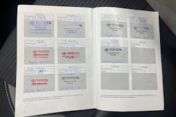 harmaa Toyota Avensis 2016 kuva 21.