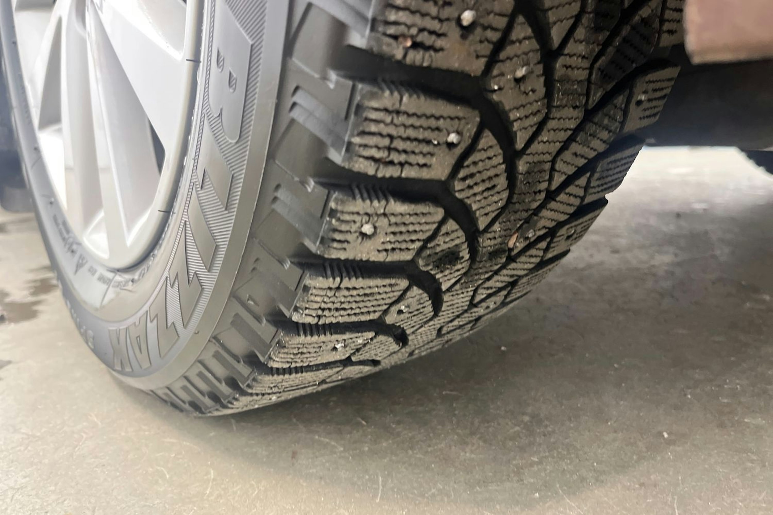 harmaa Toyota Avensis 2016 kuva 23.