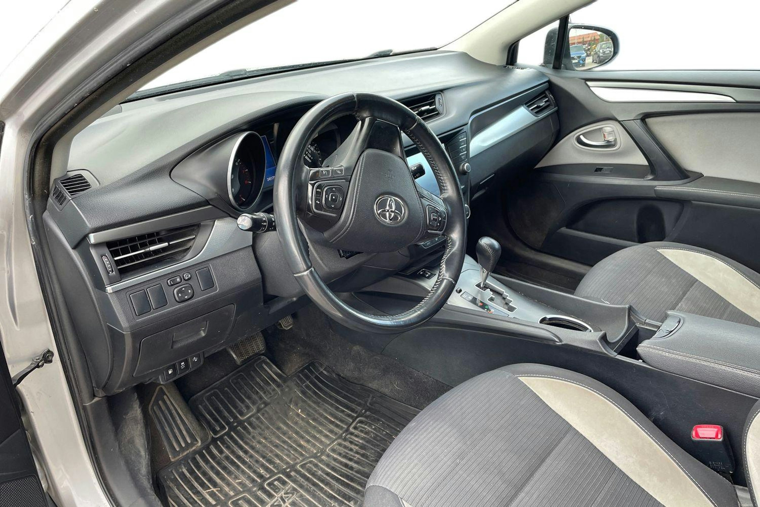 hopea Toyota Avensis 2015 kuva 3.