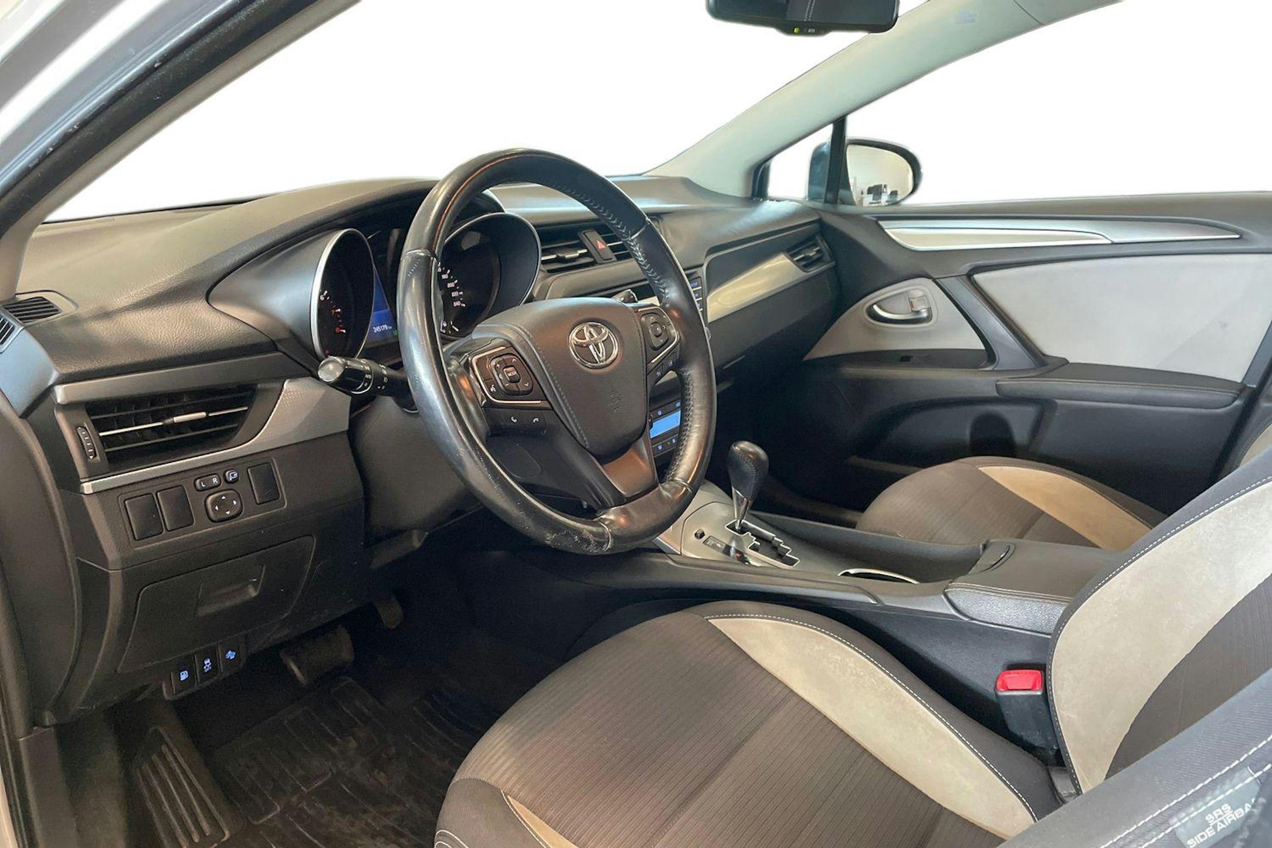 hopea Toyota Avensis 2015 kuva 7.