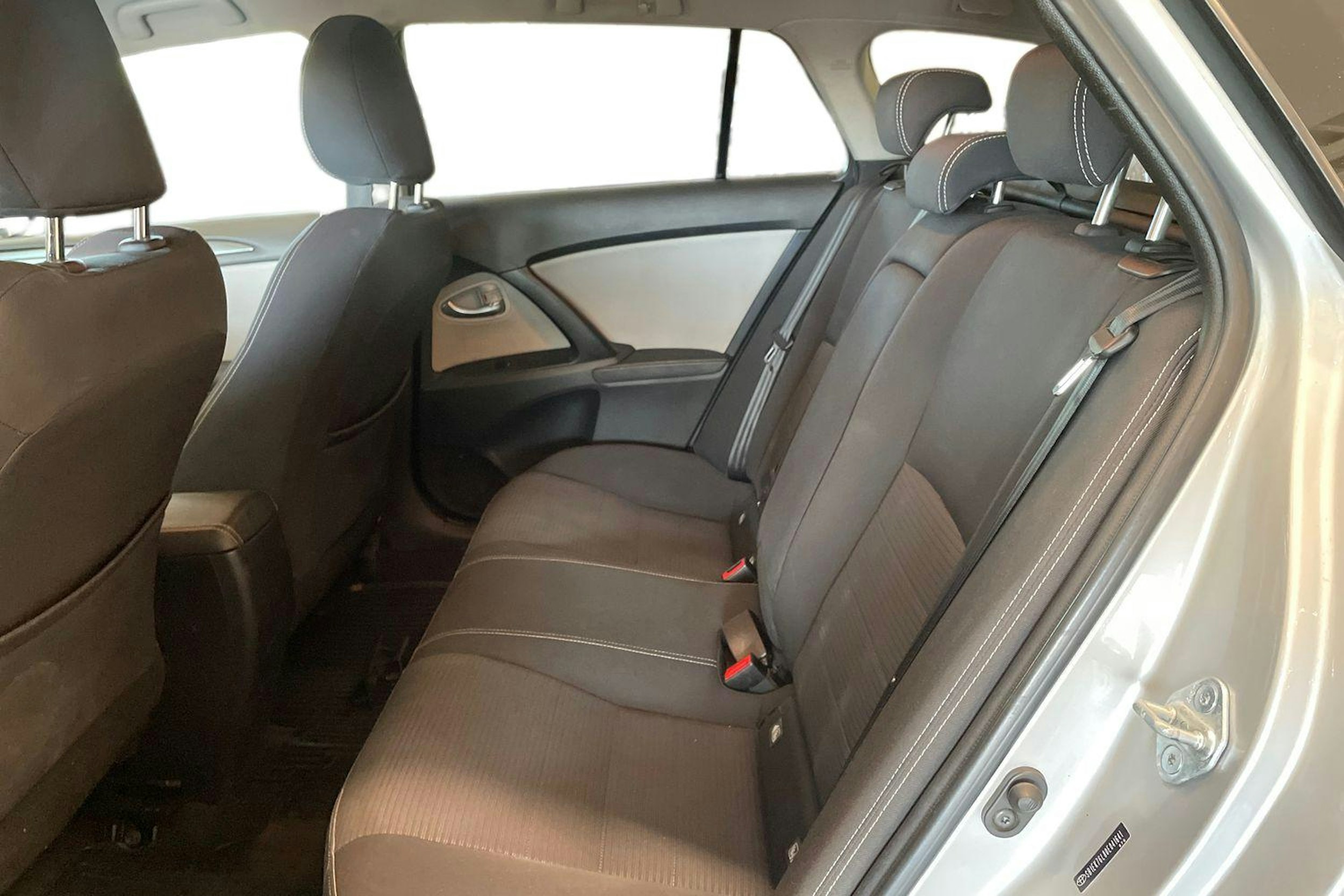 hopea Toyota Avensis 2015 kuva 10.